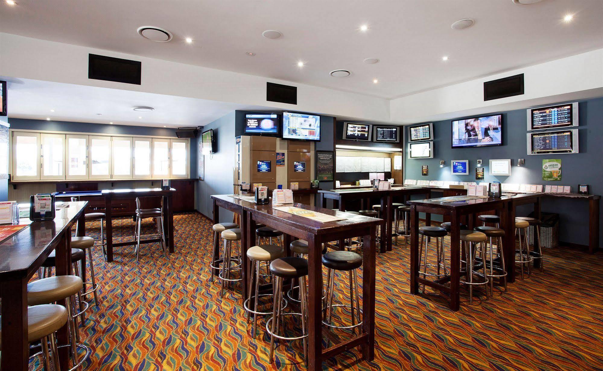 Nightcap At Waterfront Hotel Maroochydore Kültér fotó